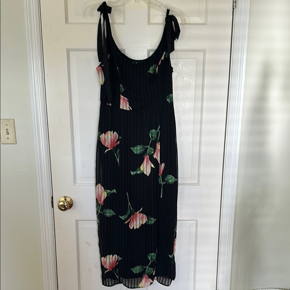Lulu Black Floral Pleated Dress